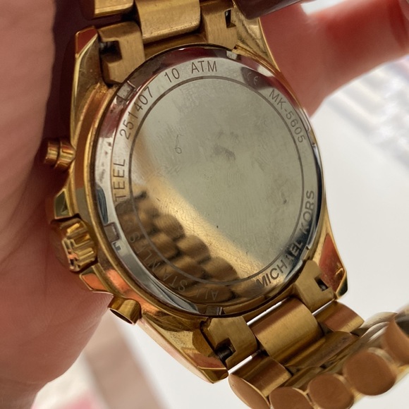 Michael Kors Gold Bradshaw Watch - Picture 3 of 5